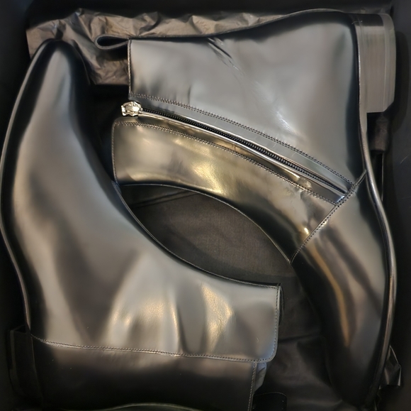 Saint Laurent MEN WYATT LEATHER BOOT - Picture 6 of 6